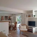Appartement Bas De , Coin Detente Exterieur Et Parking