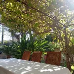 Bas De , Coin Detente Exterieur Et Parking