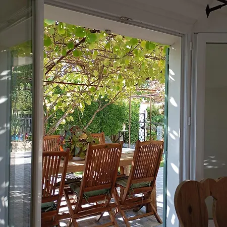 Appartement Bas De , Coin Detente Exterieur Et Parking *