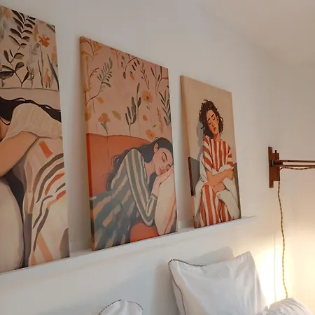 Bas De , Coin Detente Exterieur Et Parking