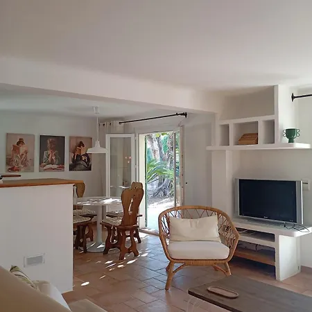 Apartament Bas De , Coin Detente Exterieur Et Parking